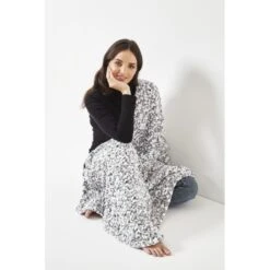 King Cole Knitting Pattern Scarves Knitted In Super Yummy 5975 -OHSEWCRAFTY king cole knitting pattern scarves knitted in super yummy 5975 3